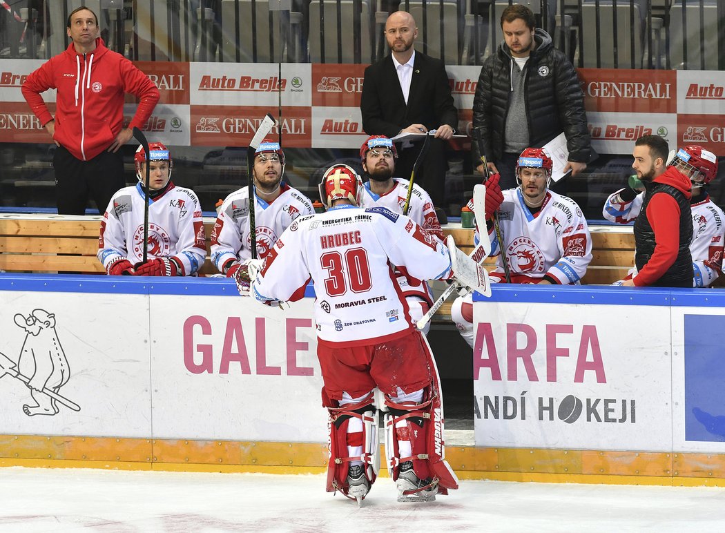 Šimon Hrubec po gólu Jaroslava Hlinky přenechal místo svému kolegovi