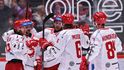 Třinečtí hokejisté se radují z gólu proti Spartě