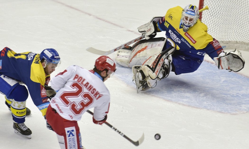 Jiří Polanský z Třince naskočil v útoku mezi bratry Kovařčíky, hned v úvodu utkání měl několik šancí