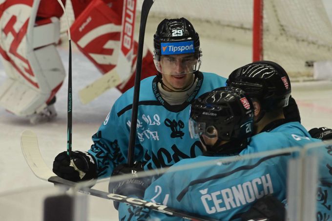 ONLINE: Vary - Třinec 2:0. Extraliga nezvykle už v poledne, domácí zvyšují ONLINE: Vary - Třinec 2:0. Extraliga nezvykle už v poledne, domácí zvyšují