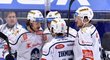 Hokejisté Kladna se radují z gólu proti Vítkovicím