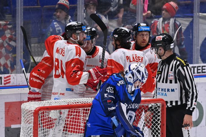 ONLINE: Trápící se Vítkovice prohrávají s Olomoucí, Třinec - Hradec 2:0 ONLINE: Trápící se Vítkovice prohrávají s Olomoucí, Třinec - Hradec 2:0