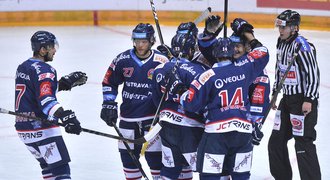 VIDEO: Vítkovice zdolaly Spartu i počtvrté, Hradec vyhrál v Olomouci