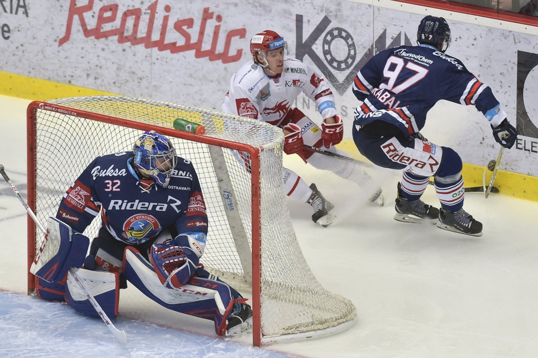 Hokejisté Třince vyhráli první třetinu nad Vítkovicemi 1:0.