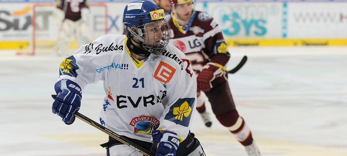 Nathan Walker vstřelil v extralize mezi dospělými čtyři góly.