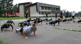 Vítkovický Hell Week. Dřina v maskách, noční záchranné akce i boj z blízka