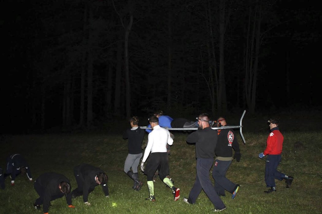 Noční akce a &#34;záchrana&#34; zraněného během soustředění hokejistů Vítkovic ve Zlatých Horách