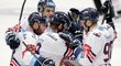 Vítkovičtí hokejisté se radují z druhé branky utkání proti Zlínu, kterou obstaral útočník Roman Szturc