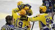 Hokejisté Zlína se radují ze vstřelené branky do sítě Brna během prvního finále