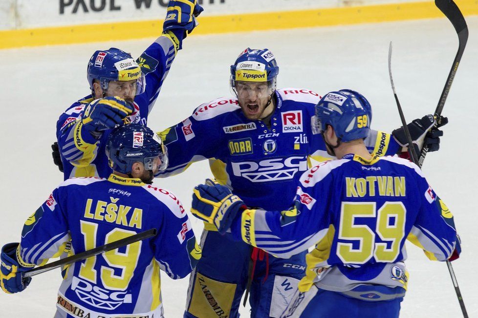 Hokejisté Zlína dokázali ovládnout i páté semifinále a v sérii s Třincem vedou 3:2