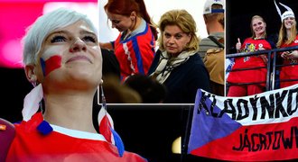 Češi ovládli Paříž: Hokejistům drží palce krásky z Kladna i paní Hlinková