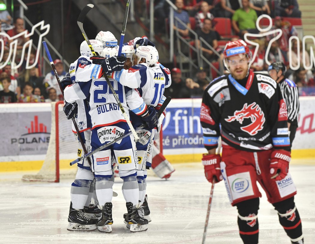 Hokejisté Komety Brno vyhráli v Třinci první třetinu 3:0.