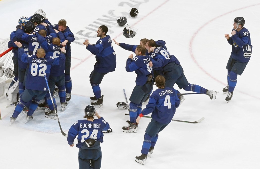 Finové slaví finálový triumf na olympijském turnaji v Pekingu