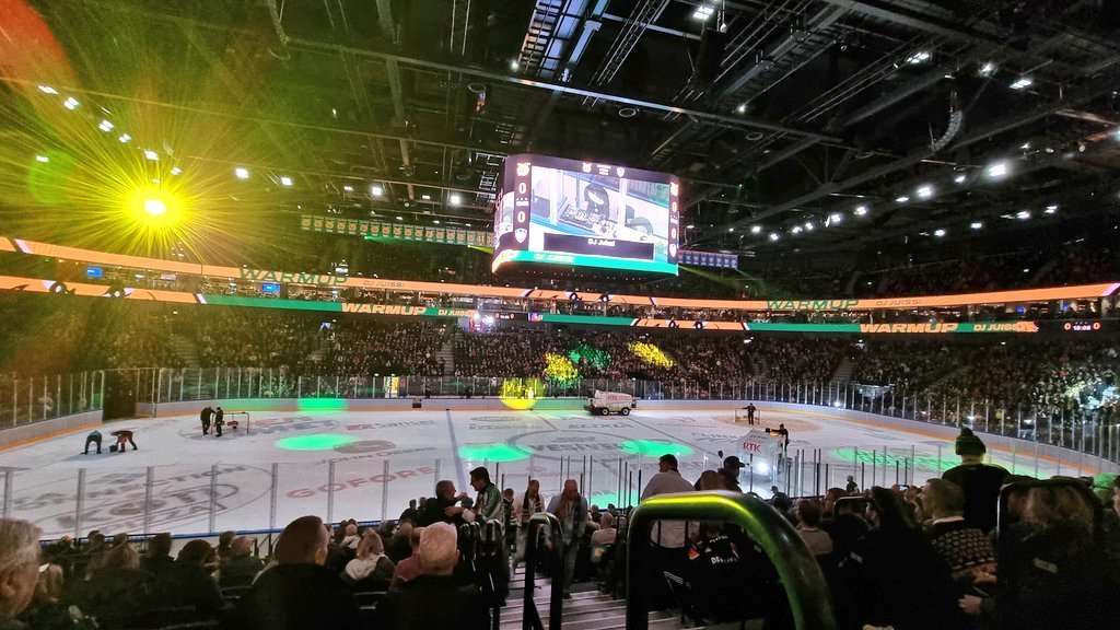 Nokia Arena hostila úvodní dva duely, představili se v nich městští rivalové z Tampere Tappara a Ilves