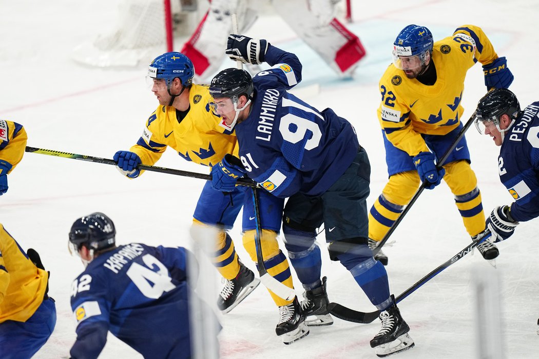 Domácí Finové ve třetím utkání skupiny hráli se Švédskem