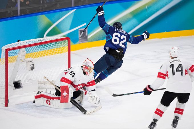 Finové odvrátili krach a zachránili trenéra Pennanena. Švýcaři koušou těžký knockout Finové odvrátili krach a zachránili trenéra Pennanena. Švýcaři koušou těžký knockout