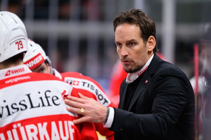 Skandál ve Švýcarsku před MS. Kouč zfalšoval potvrzení o očkování, rozkol mezi hráči? Skandál ve Švýcarsku před MS. Kouč zfalšoval potvrzení o očkování, rozkol mezi hráči?