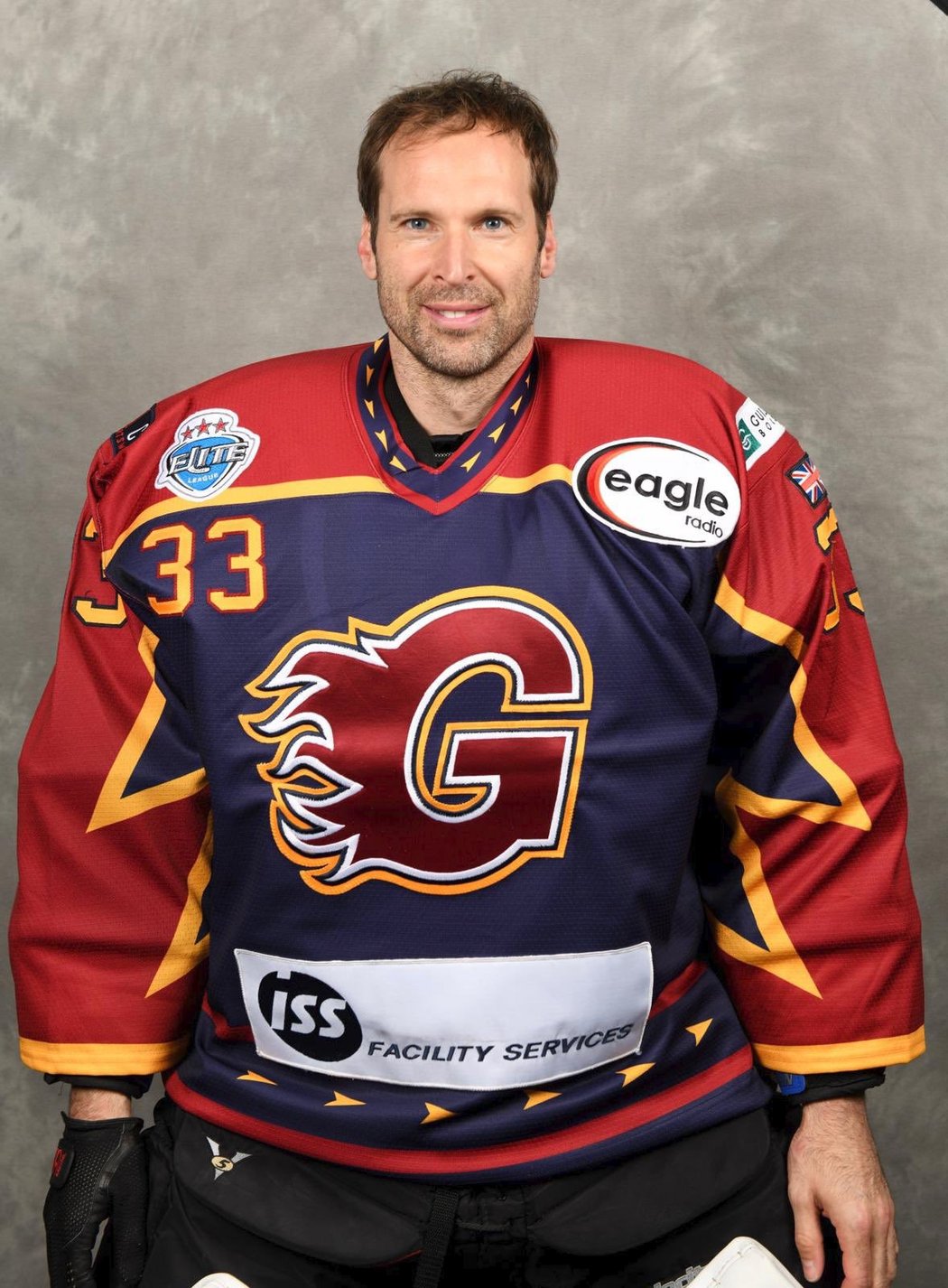 Petr Čech se dokonce vyfotil i v zápasovém dresu Guildford Flames, hrající nejvyšší britskou hokejovou soutěž