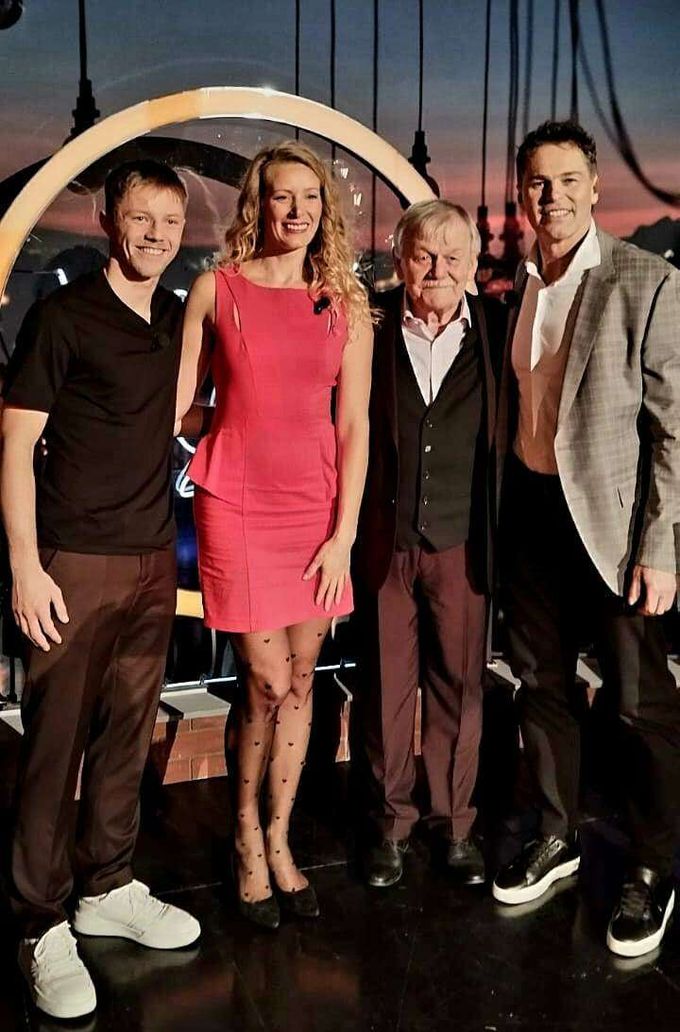 Slavný bavič se dočkal po 20 letech. Jágr u Šípa! Ukázal knížku a všechny bavil Slavný bavič se dočkal po 20 letech. Jágr u Šípa! Ukázal knížku a všechny bavil