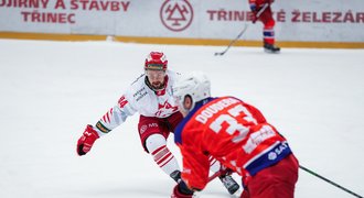 Hokejisté Frýdku-Místku porazili první Porubu. Znojmo a Slavia na dně