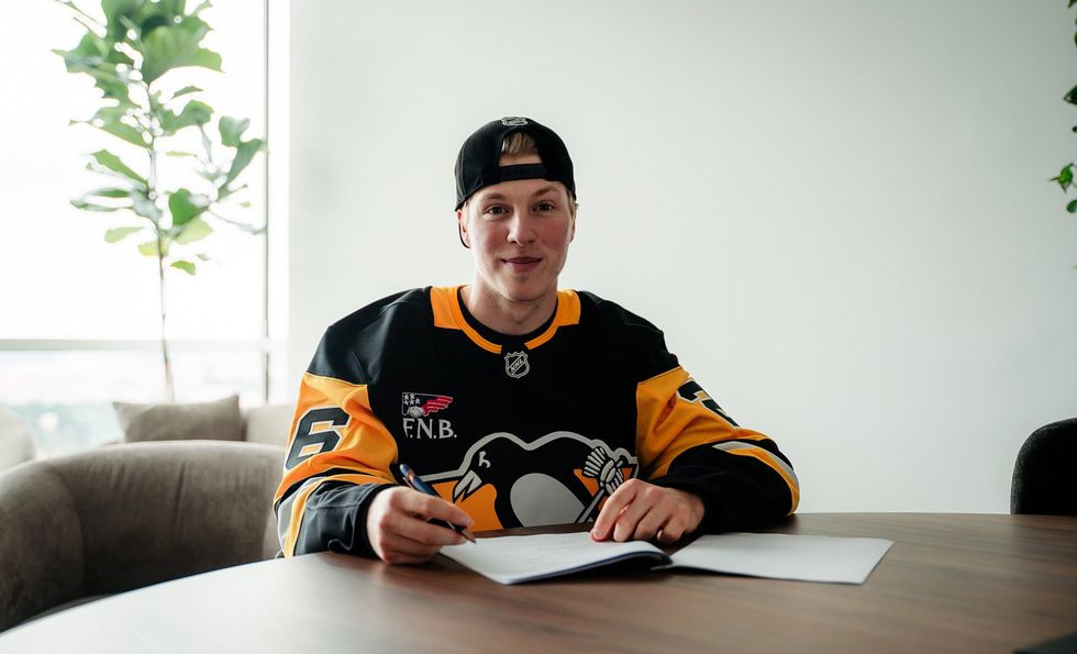 Galvas se dočkal, podepsal s Pittsburghem: Přál jsem si, ať mě draftují. Zůstane v Liberci Galvas se dočkal, podepsal s Pittsburghem: Přál jsem si, ať mě draftují. Zůstane v Liberci