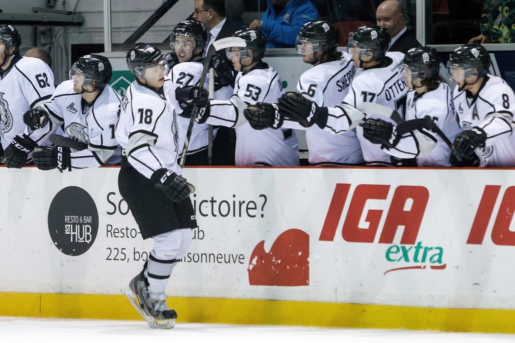 Václav Karabáček slaví svůj gól v dresu Gatineau Olympiques