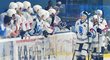 Plzenští hokejisté se radují z první branky utkání proti Kladnu, kterou v oslabení vstřelil Jakub Pour