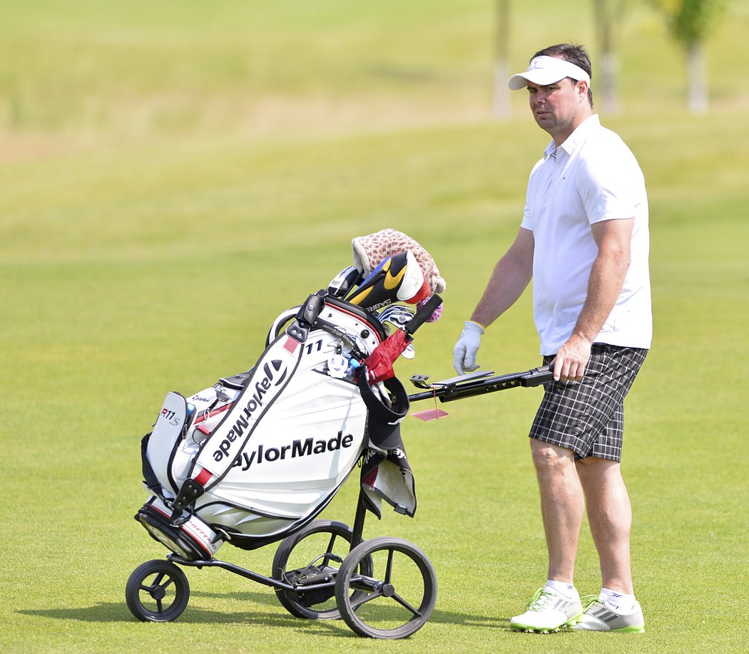 Jaroslav Špaček na charitativním golfovém turnaji hokejových osobností u Kunětické hory