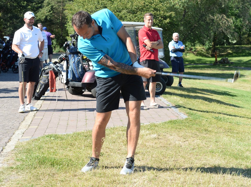 Hokejista HC Slavia Praha Jan Novák na golfové exhibici v resortu Kunětická hora