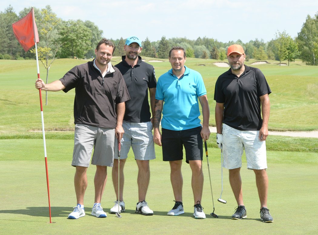 Na golfové exhibici v resortu Kunětická hora se sešli bývalí spoluhráči z HC Slavia Praha Tomáš Divíšek, Jan Novák a Pavel Kolařík