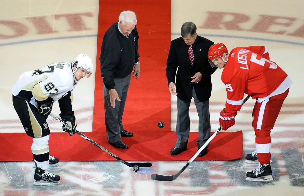 Gordie Howe byl zván na celou řadu slavnostních akcí