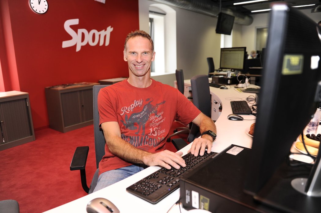 Legendární gólman Dominik Hašek navštívil redakci deníku sport, kde odpovídal na dotazy čtenářů o jeho konci kariéry.