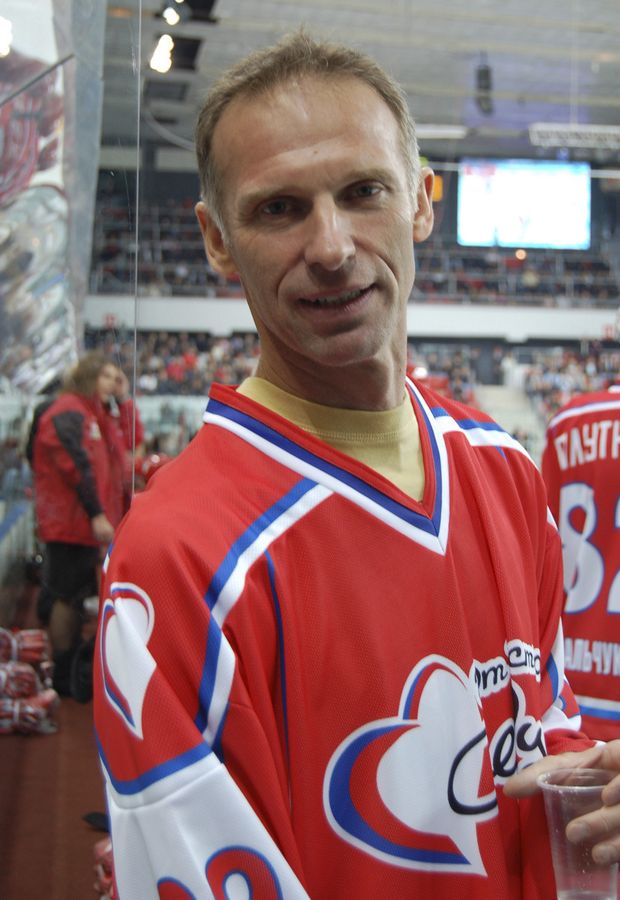 Dominik Hašek je ve středu zájmu médií Dominik Hašek je ve středu zájmu médií