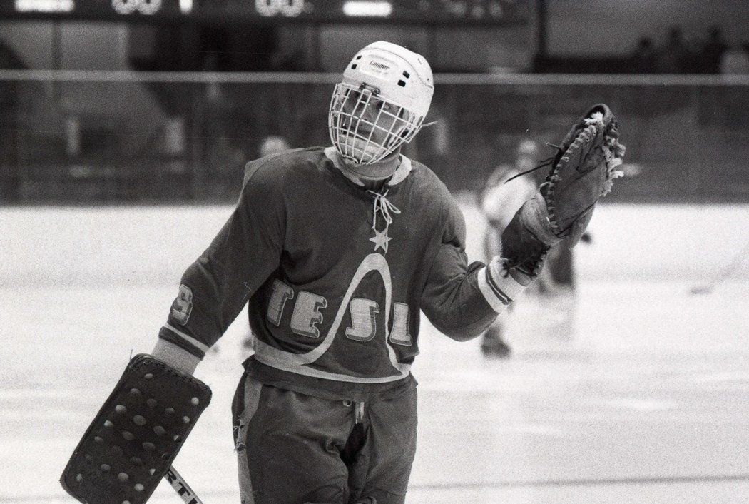 Hašek mává pardubickým divákům v roce 1984