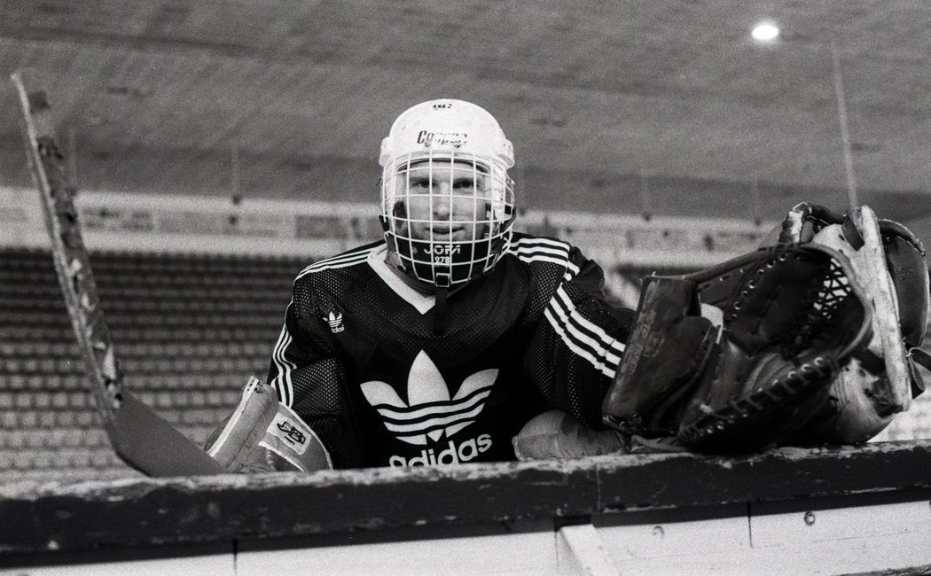 Dominik Hašek v dresu Pardubic v sezoně 1988/89