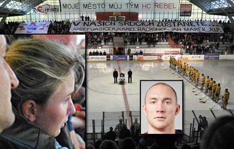 Přítelkyně Josefa Vašíčka přišla na stadion, kde se fanoušci loučili s jejím zesnulým partnerem