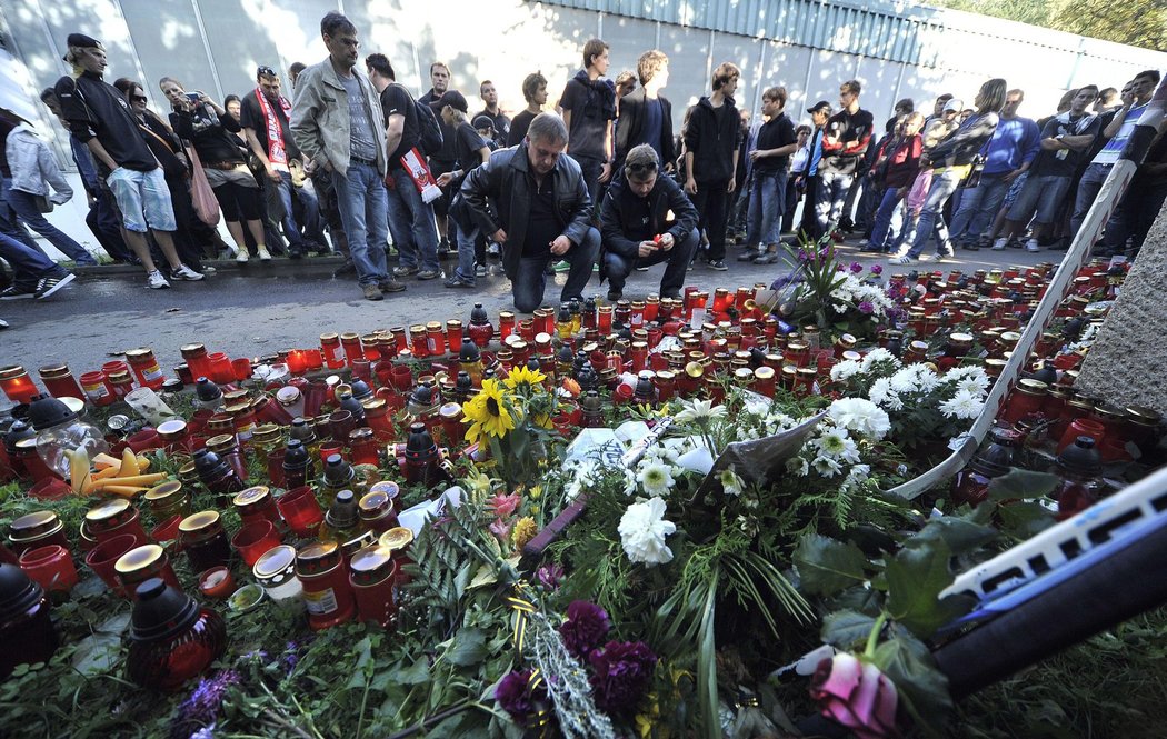 Několik stovek fanoušků se v Havlíčkově Brodě loučilo s Josefem Vašíčkem