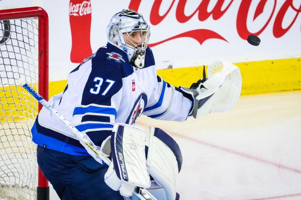 Brankář Winnipegu Connor Hellebuyck Brankář Winnipegu Connor Hellebuyck