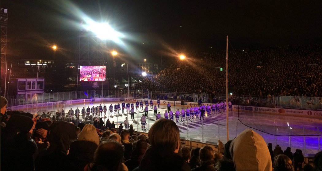 V KHL se hrál první zápas pod širým nebem