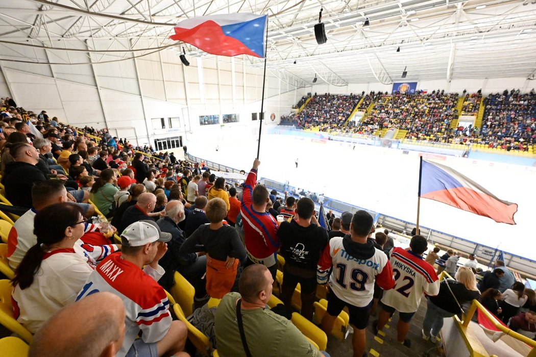 Fanoušci v Břeclavi během semifinále Hlinka-Gretzky Cupu