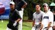 2001. Hnilička si vždy rád zahrál golf, na snímku s Romanem Čechmánkem a Milanem Hejdukem.