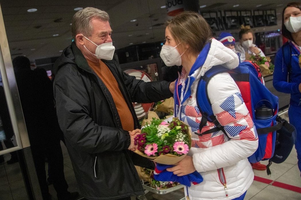 České hokejistky se vrátily ze ZOH v Pekingu zpět do Prahy