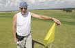 Jiří Holík na golfovém hřišti, kde se stará o perfektně střižený trávník Jiří Holík na golfovém hřišti, kde se stará o perfektně střižený trávník