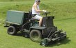Hokejová legenda Jiří Holík tráví čas péčí o trávník na golfovém hřišti Hokejová legenda Jiří Holík tráví čas péčí o trávník na golfovém hřišti