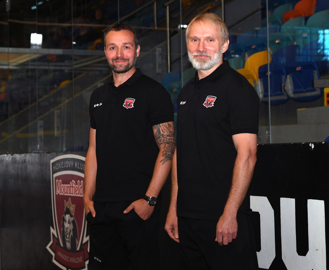 Ladislav Čihák (vlevo) s Tomášem Martincem rozebírají stav českého hokeje