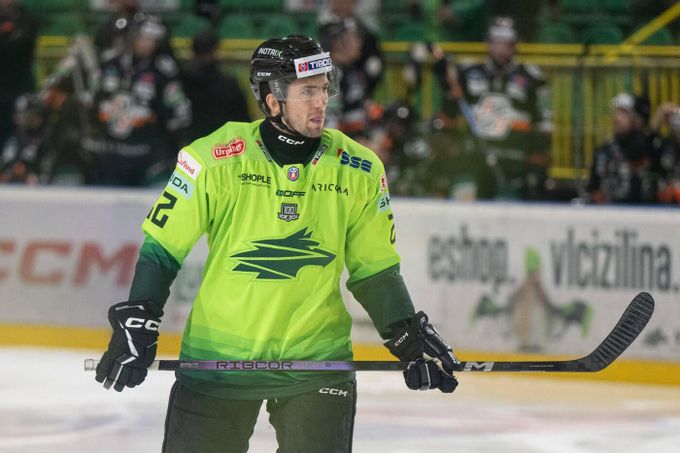 Pardubice nabírají ofenzivní posilu z USA, co hraje u dna na Slovensku. Pomůže? Pardubice nabírají ofenzivní posilu z USA, co hraje u dna na Slovensku. Pomůže?