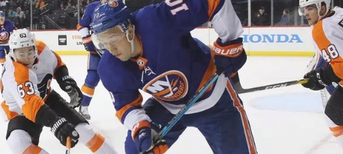 Jan Kovář se poté, co chyběl mezi vyvolenými na soupisce New York Islanders na startu sezony NHL, nehlásil na farmě v Bridgeportu.