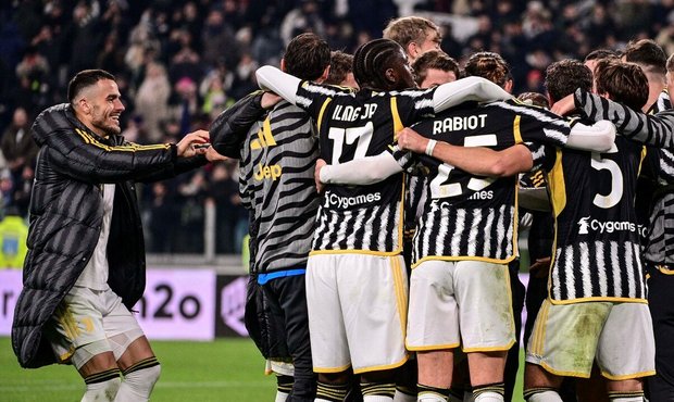 Juventus porazil AS Řím 1:0 a snížil náskok prvního Interu na dva body
