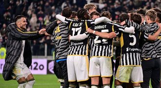 Juventus porazil AS Řím 1:0 a snížil náskok prvního Interu na dva body