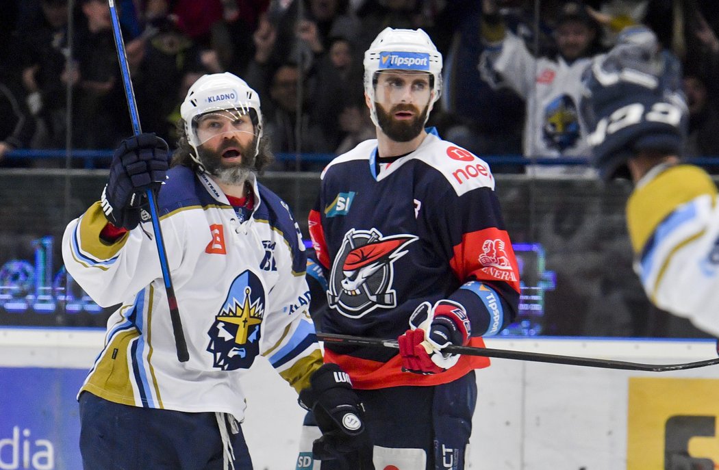 Jaromír Jágr z Kladna se raduje z přesilovkového gólu proti Chomutovu.